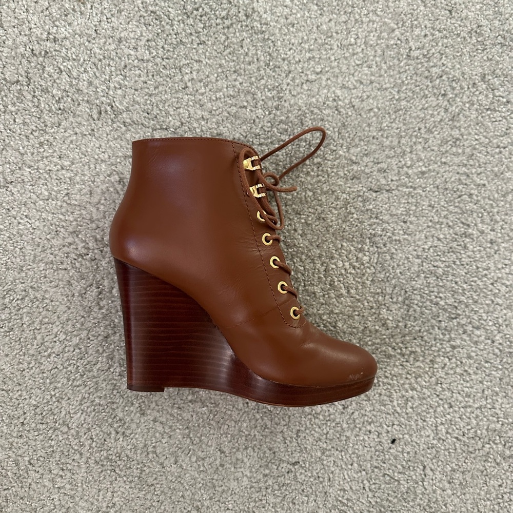 Gorgeous, brown wedge heels with gold accents